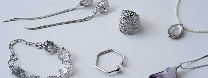 ≪スタッフセレクト≫ 気軽に着けたい、装身具LCFの「冬のジュエリー」を選びました