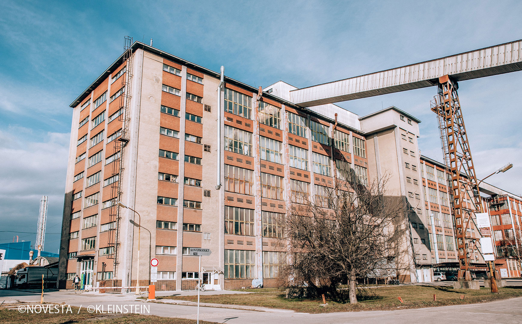 スロバキアの空気を纏う、NOVESTAの風合いあるスニーカー／ クラインシュタイン小石祐介さん、小石ミキさん note