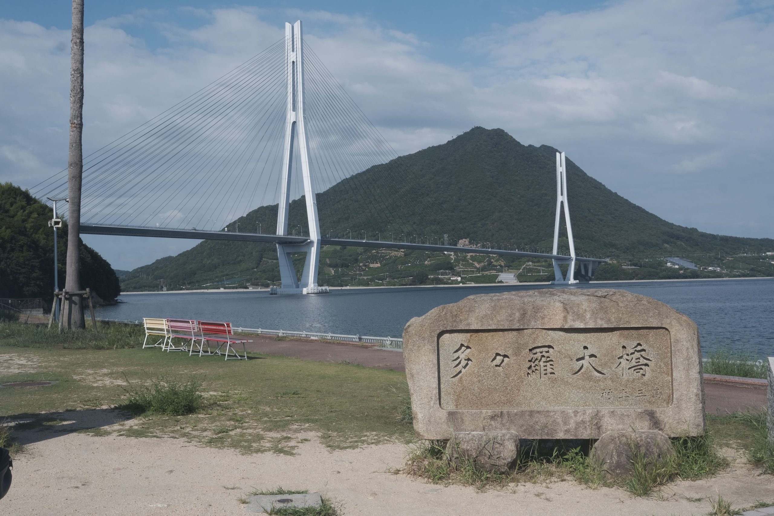 ▲広島県と愛媛県の県境にかかる多々羅大橋。この先に、サイクリストの聖地と言われる多々羅しまなみ公園があります